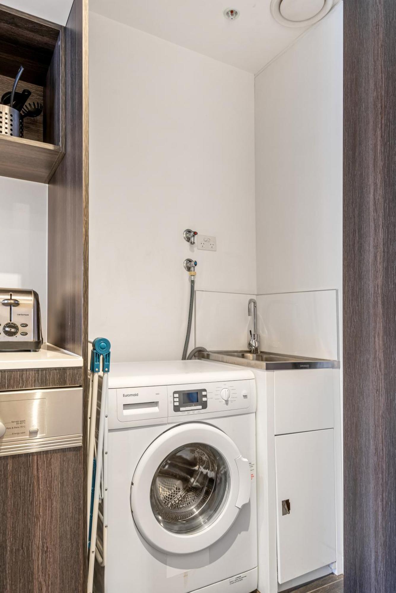 Complete Host Halo Apartments Melbourne Ruang foto