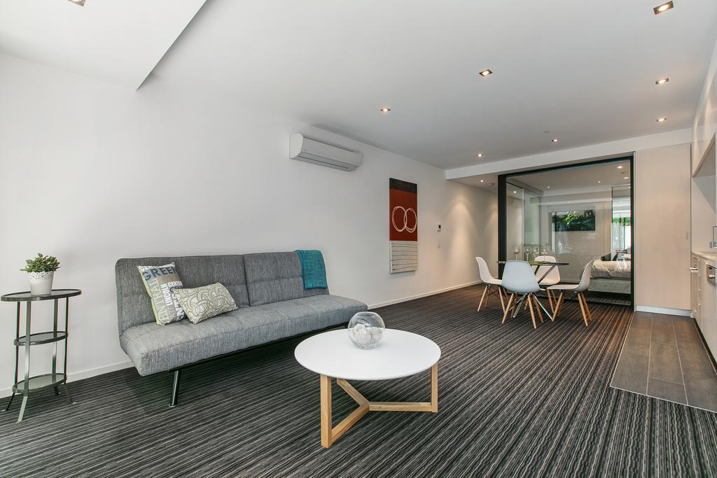 Complete Host Fitzroy St Apartments Melbourne Ruang foto