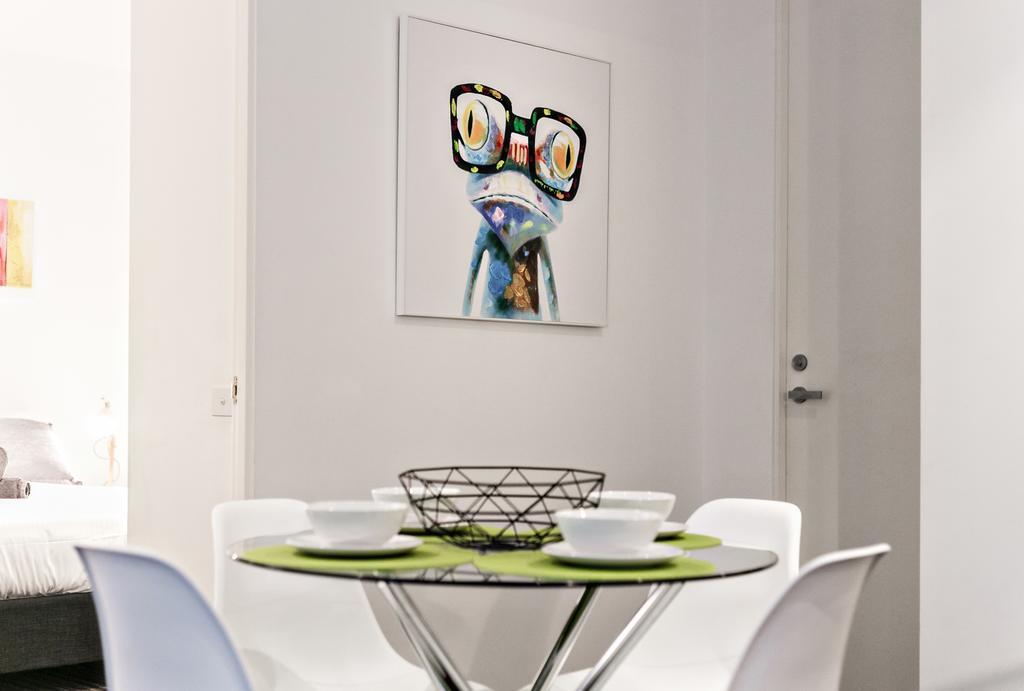Complete Host Halo Apartments Melbourne Bagian luar foto