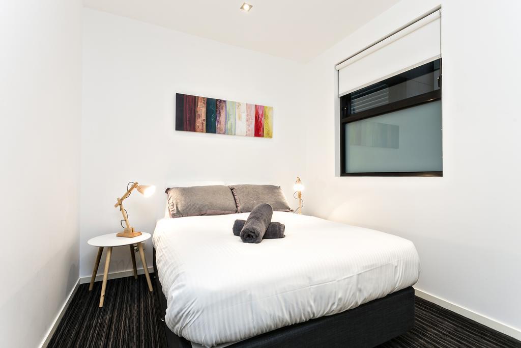 Complete Host Halo Apartments Melbourne Bagian luar foto